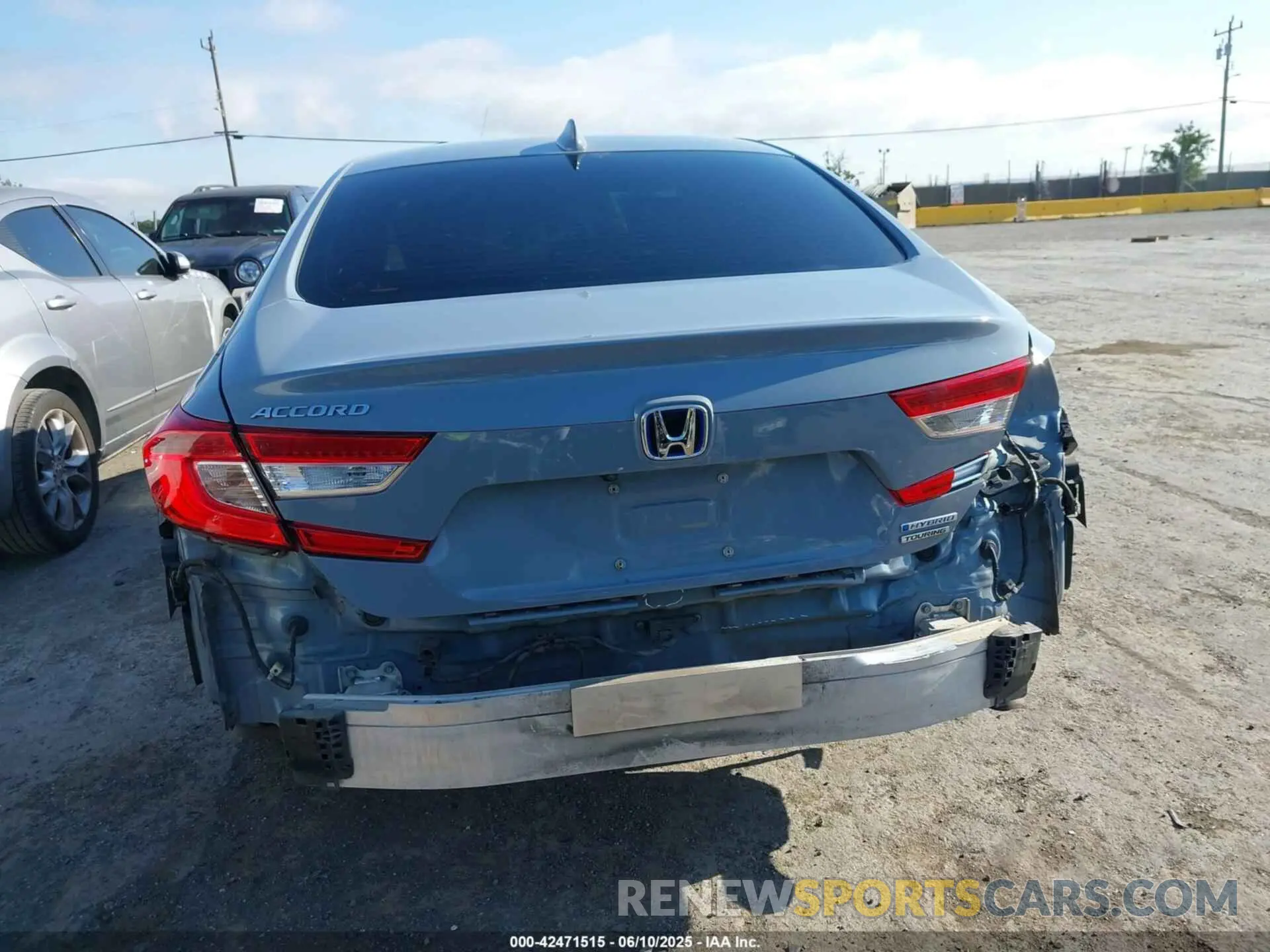 17 Photograph of a damaged car 1HGCV3F92MA005613 HONDA ACCORD 2021