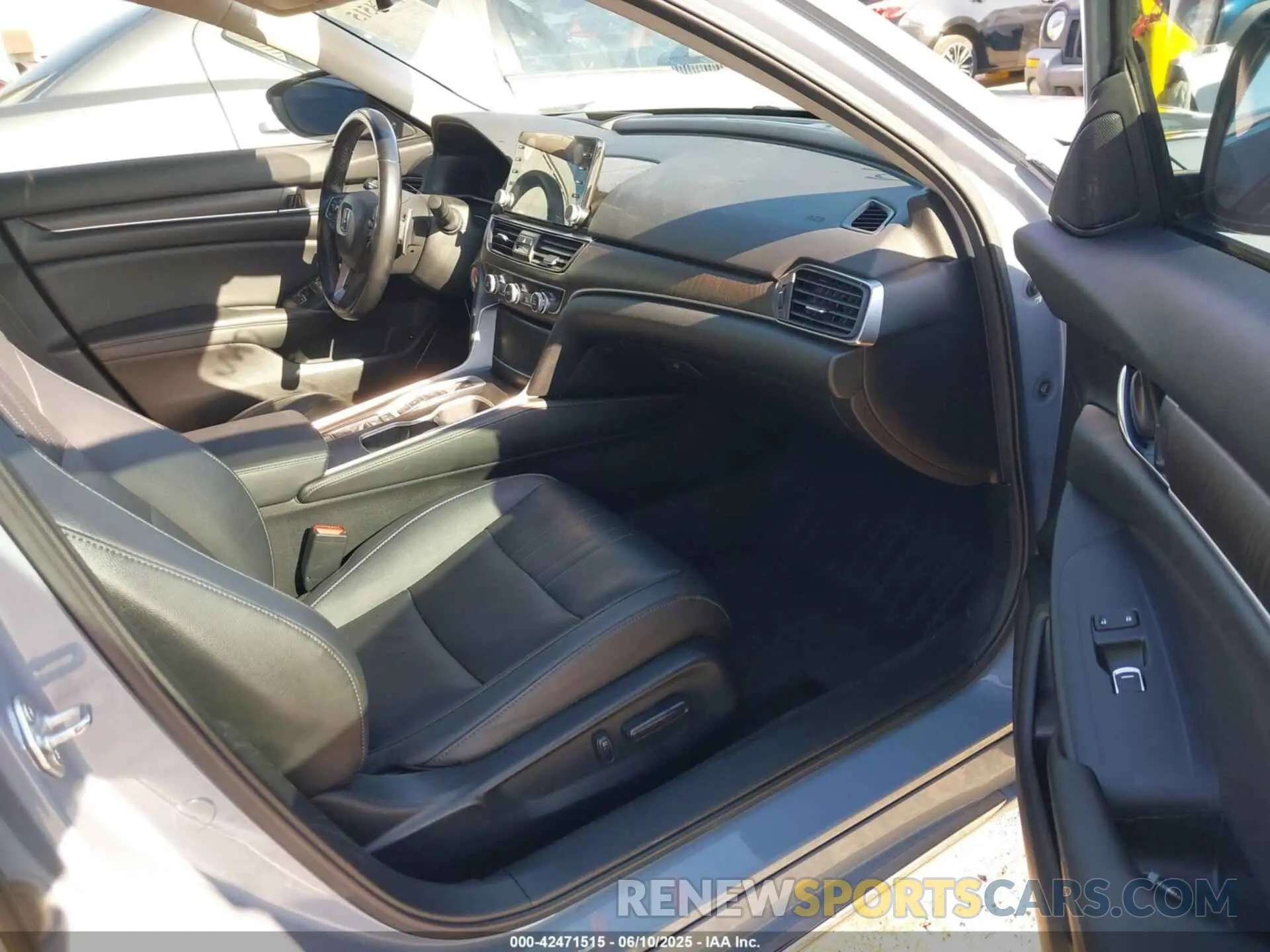 5 Photograph of a damaged car 1HGCV3F92MA005613 HONDA ACCORD 2021