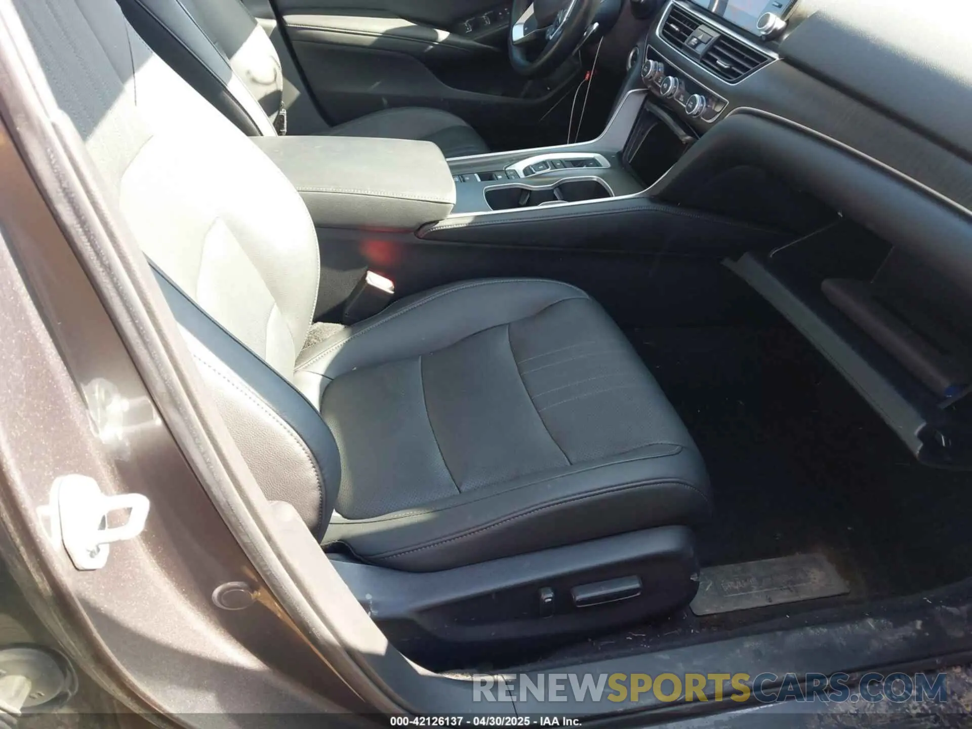 5 Photograph of a damaged car 1HGCV3F96MA018350 HONDA ACCORD 2021