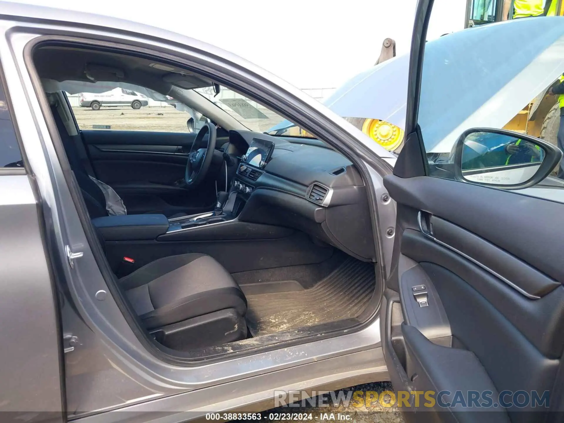 5 Photograph of a damaged car 1HGCV1F16NA045399 HONDA ACCORD 2022