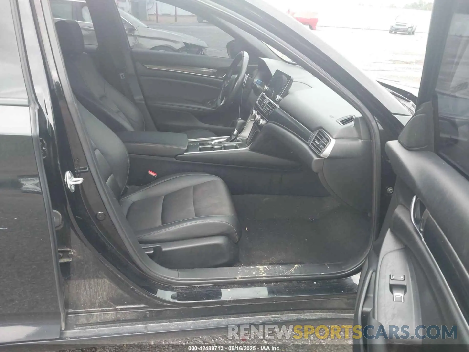 5 Photograph of a damaged car 1HGCV1F30NA037591 HONDA ACCORD 2022