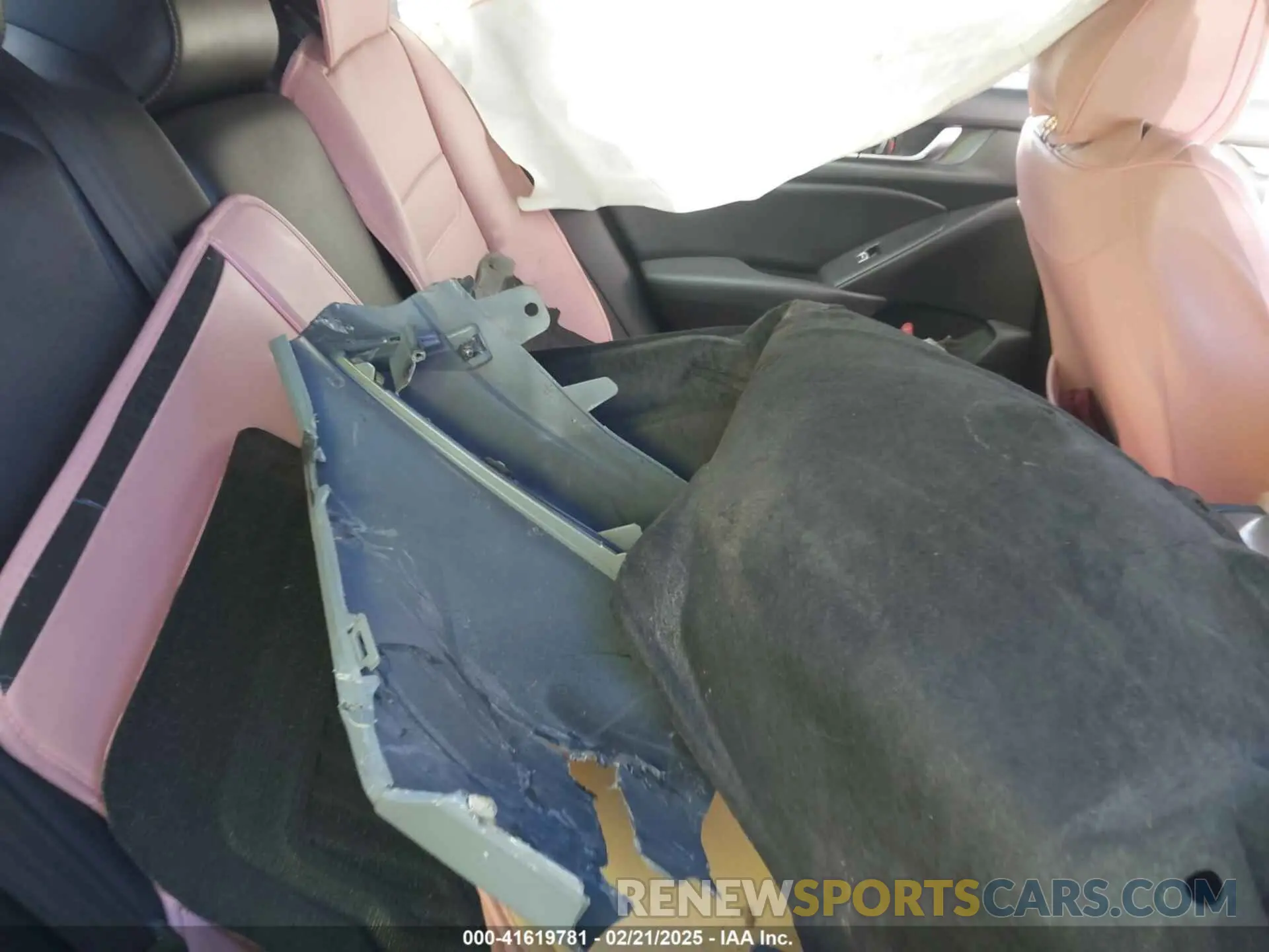8 Photograph of a damaged car 1HGCV1F30NA108921 HONDA ACCORD 2022