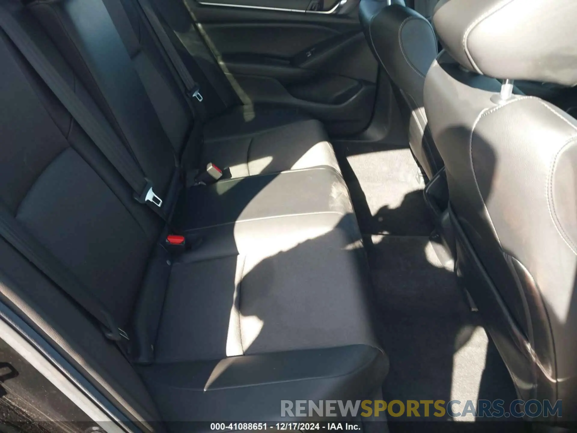8 Photograph of a damaged car 1HGCV1F31NA118079 HONDA ACCORD 2022