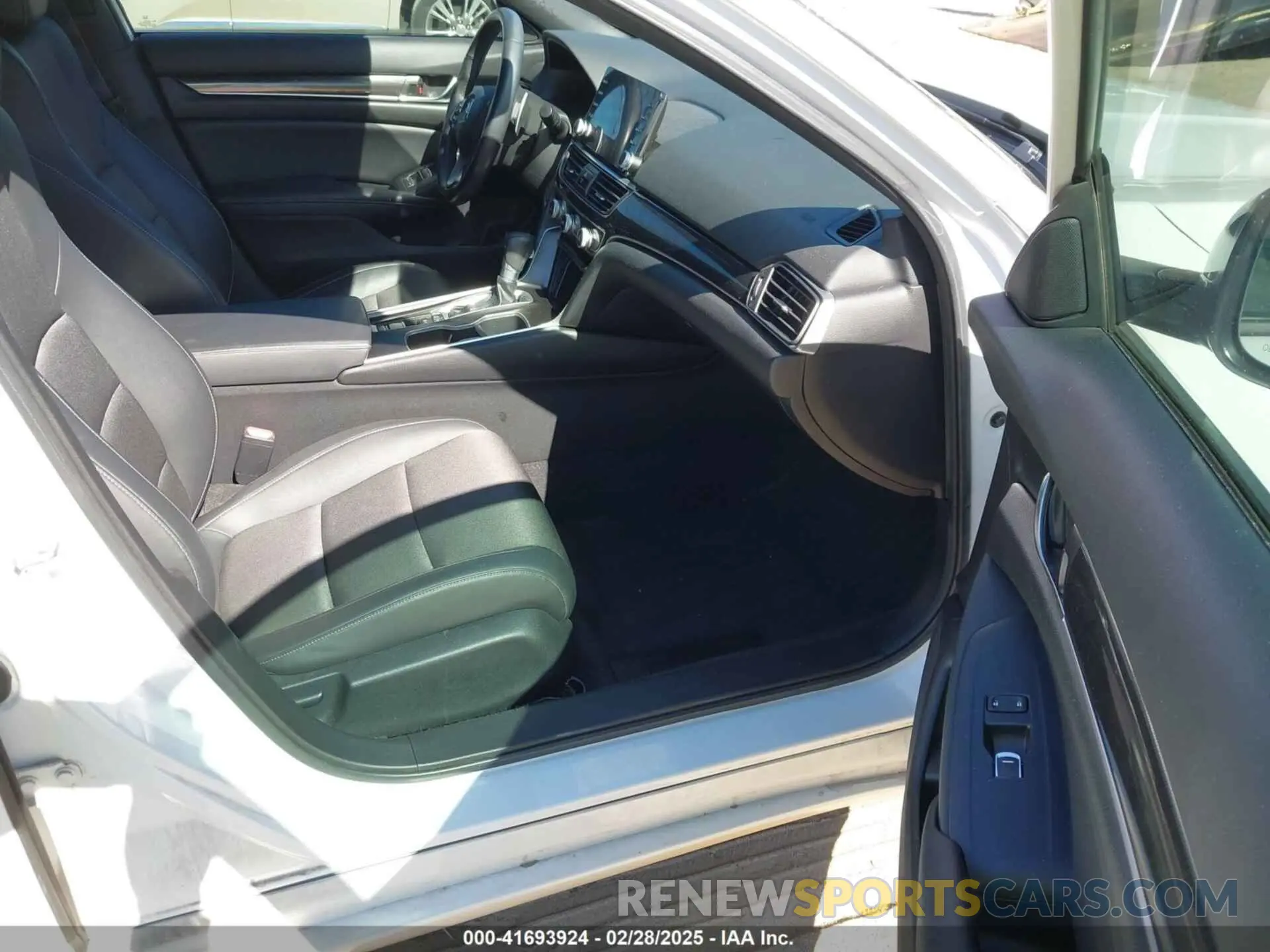 5 Photograph of a damaged car 1HGCV1F34NA035097 HONDA ACCORD 2022