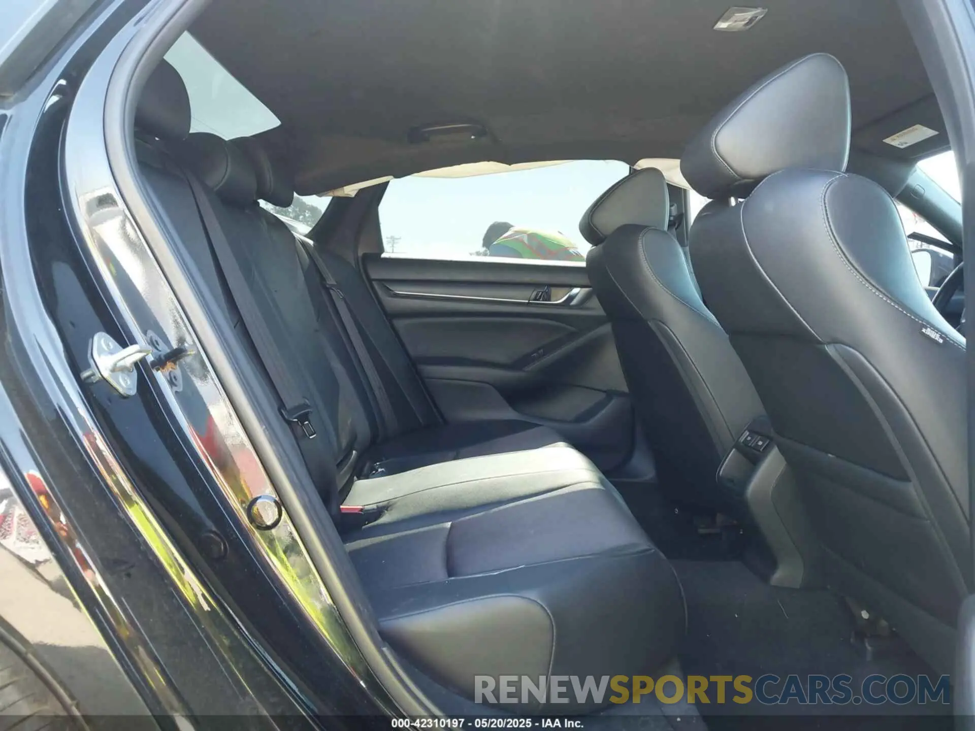 8 Photograph of a damaged car 1HGCV1F35NA122622 HONDA ACCORD 2022