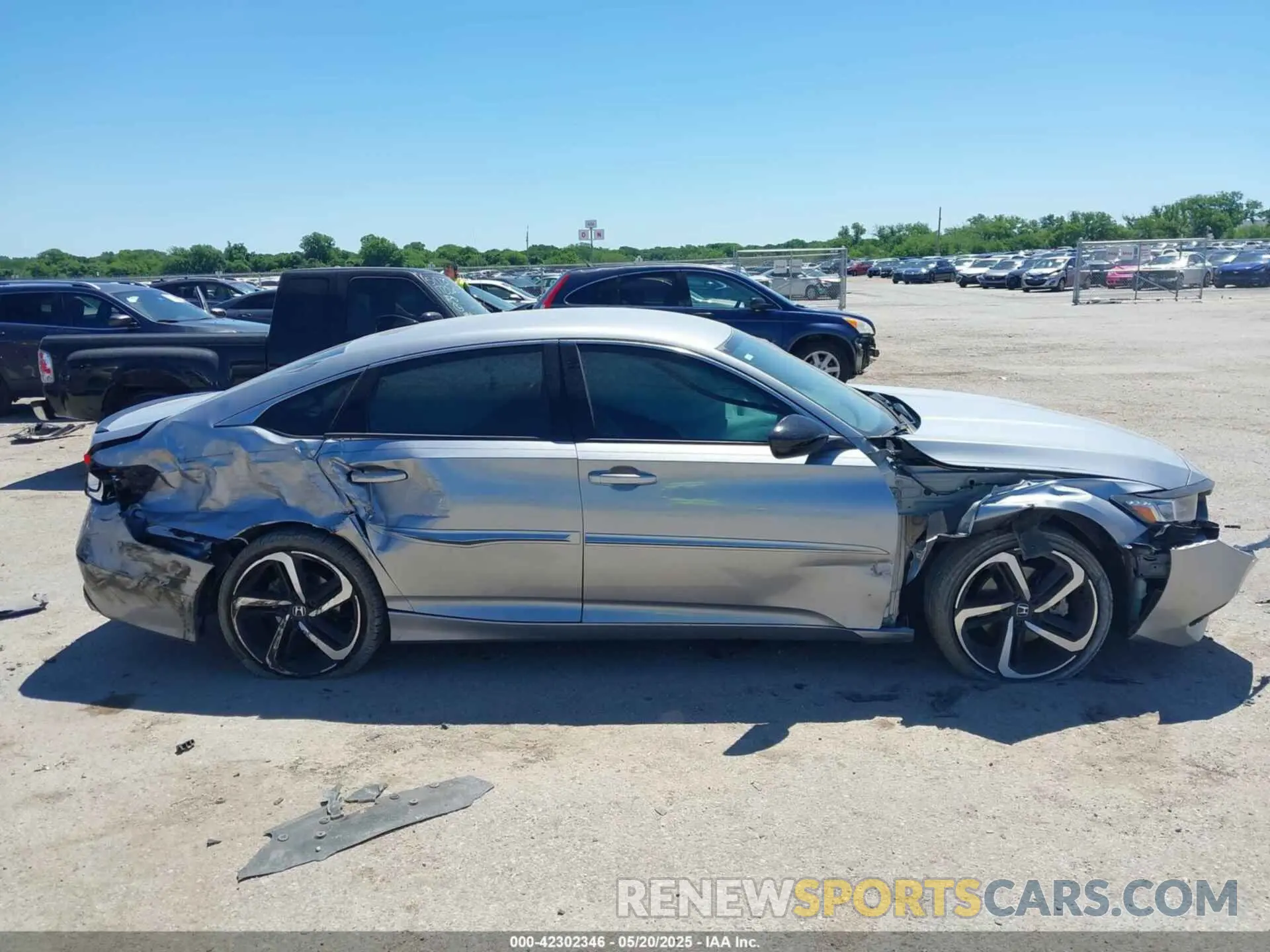 13 Photograph of a damaged car 1HGCV1F40NA085472 HONDA ACCORD 2022