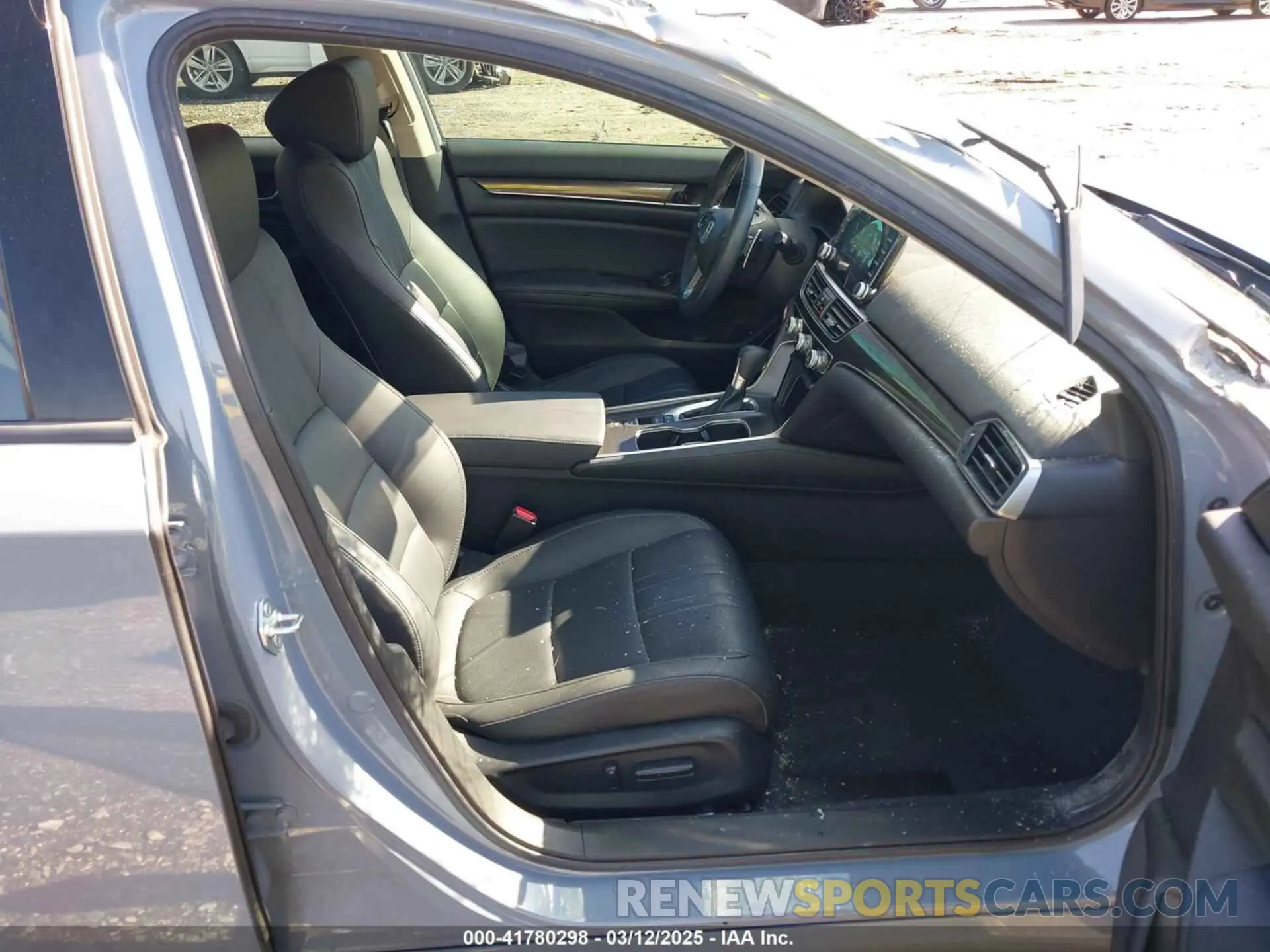 5 Photograph of a damaged car 1HGCV1F43NA007655 HONDA ACCORD 2022