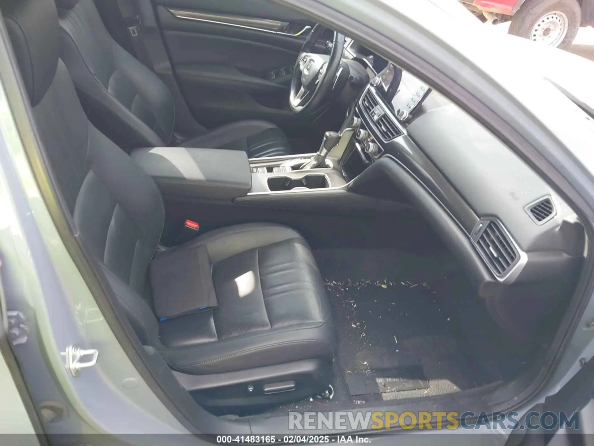 5 Photograph of a damaged car 1HGCV1F48NA011930 HONDA ACCORD 2022