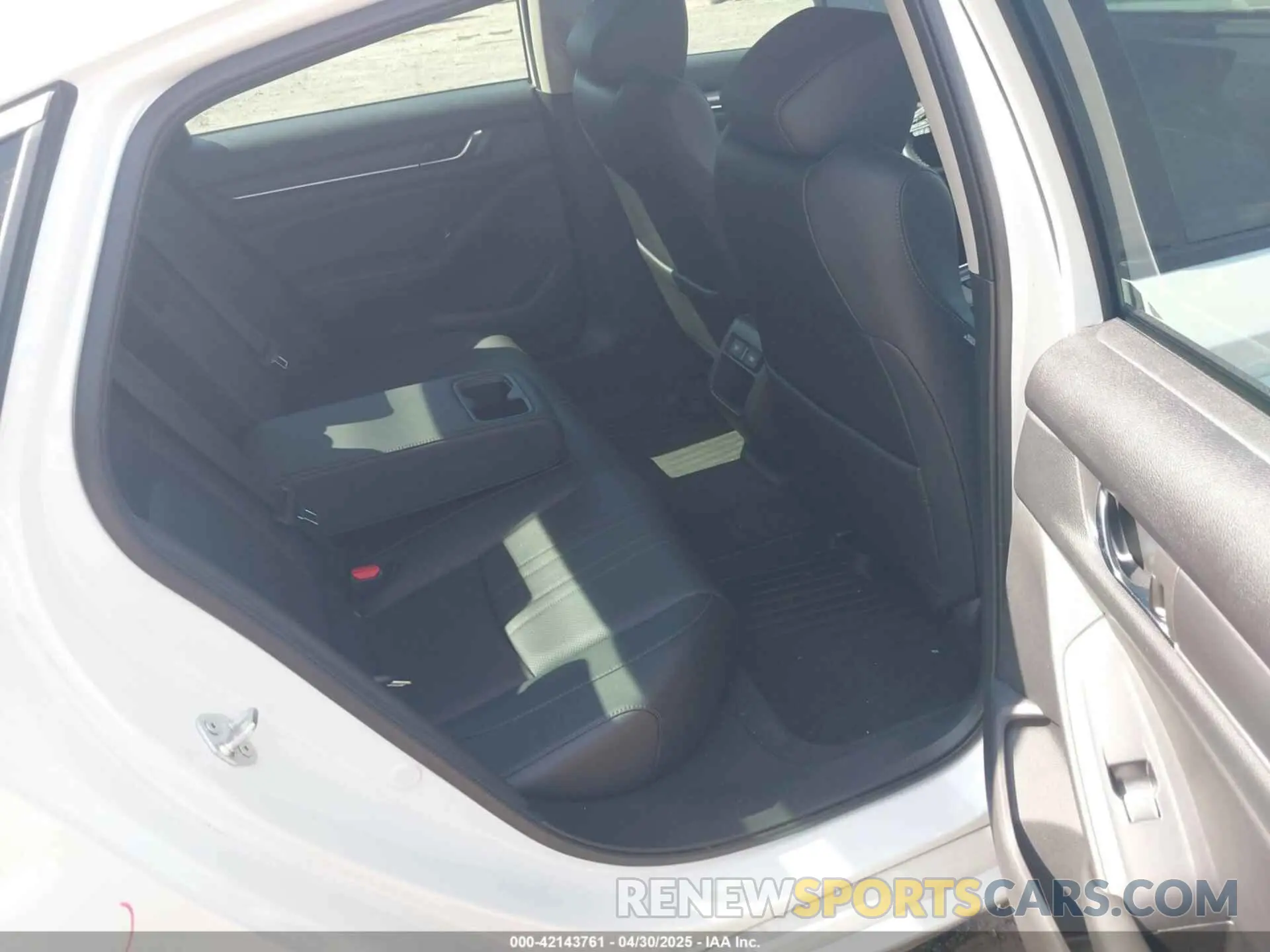 8 Photograph of a damaged car 1HGCV1F48NA067821 HONDA ACCORD 2022