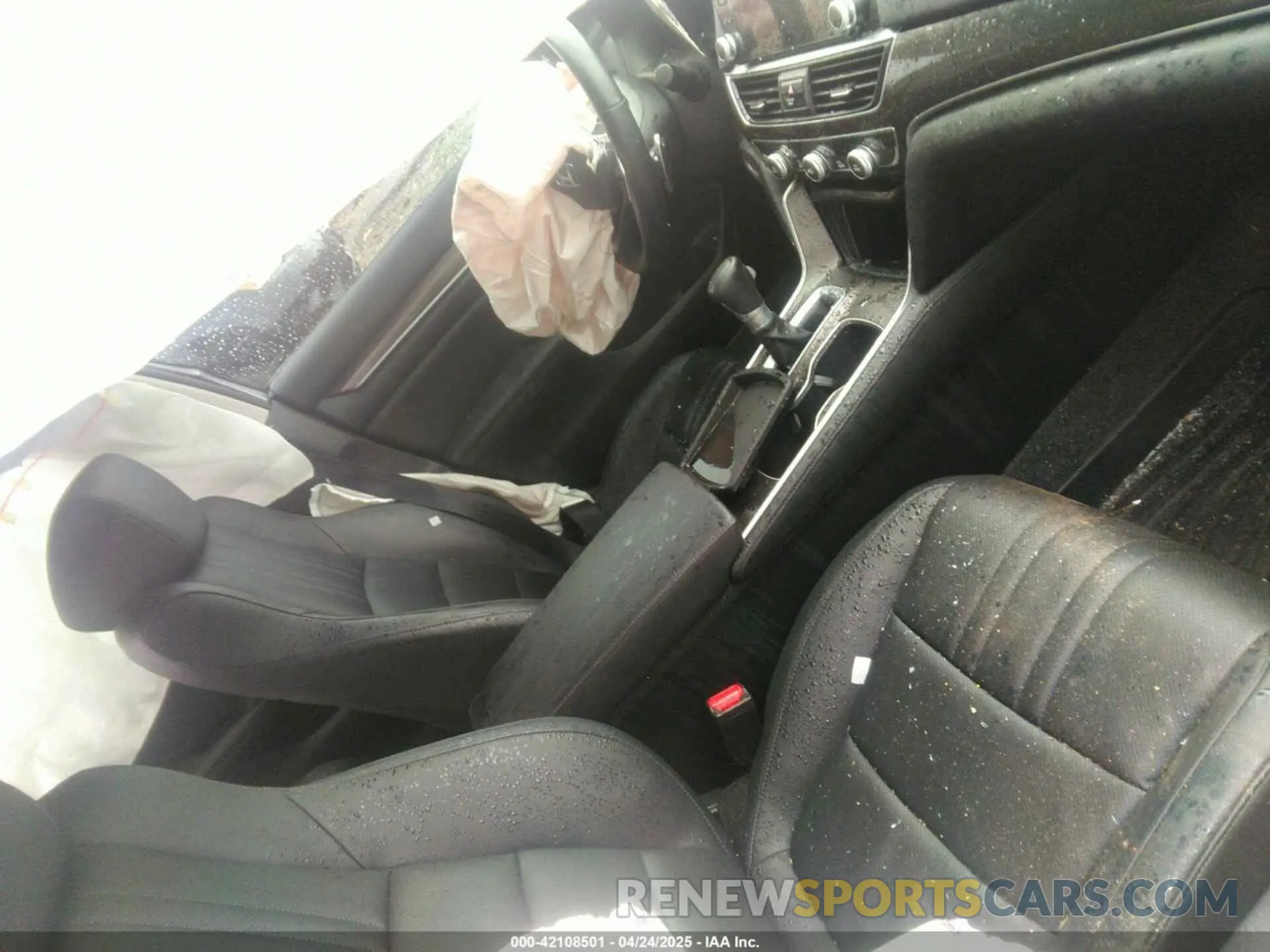5 Photograph of a damaged car 1HGCV1F4XNA120194 HONDA ACCORD 2022