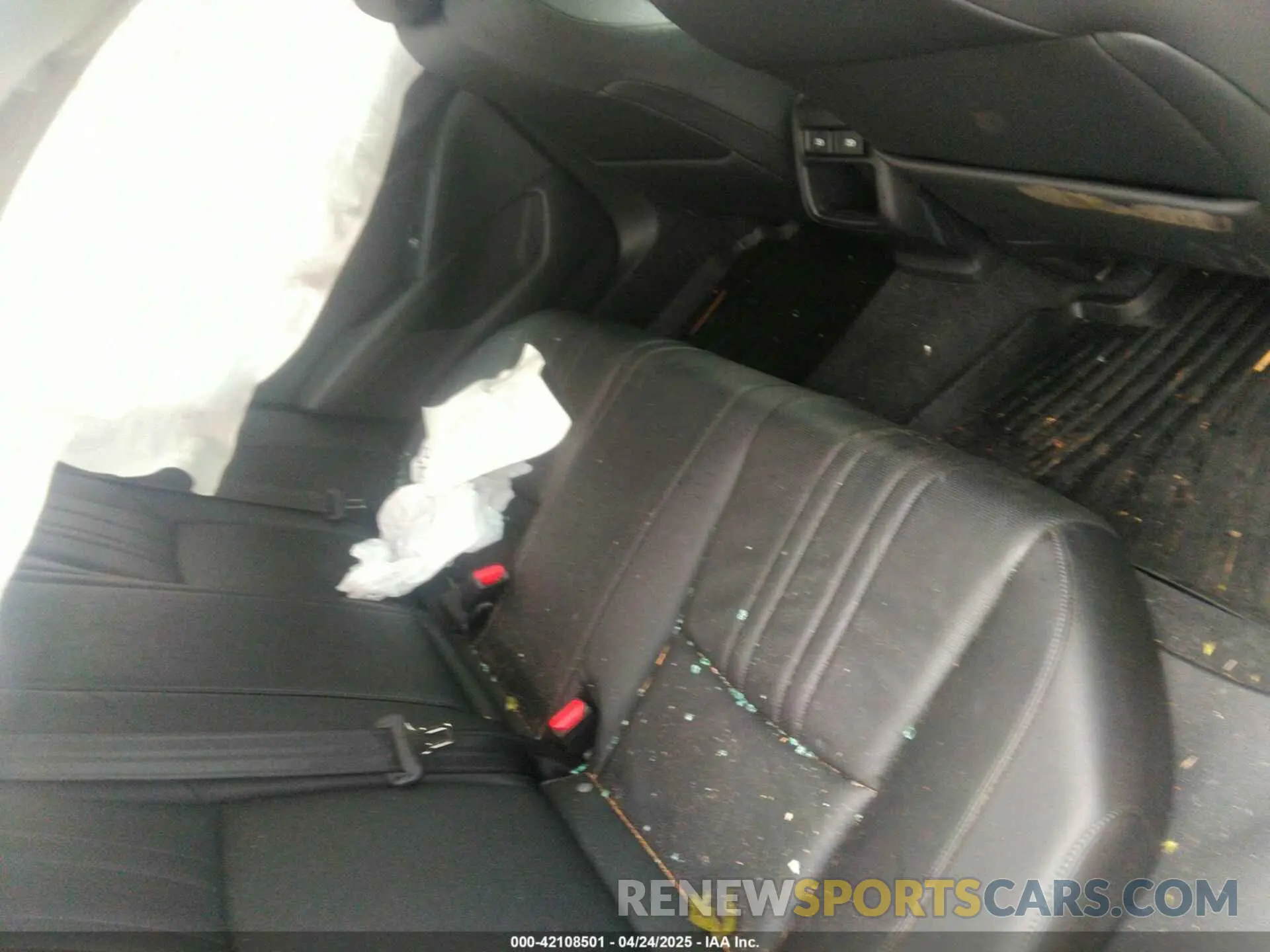 8 Photograph of a damaged car 1HGCV1F4XNA120194 HONDA ACCORD 2022
