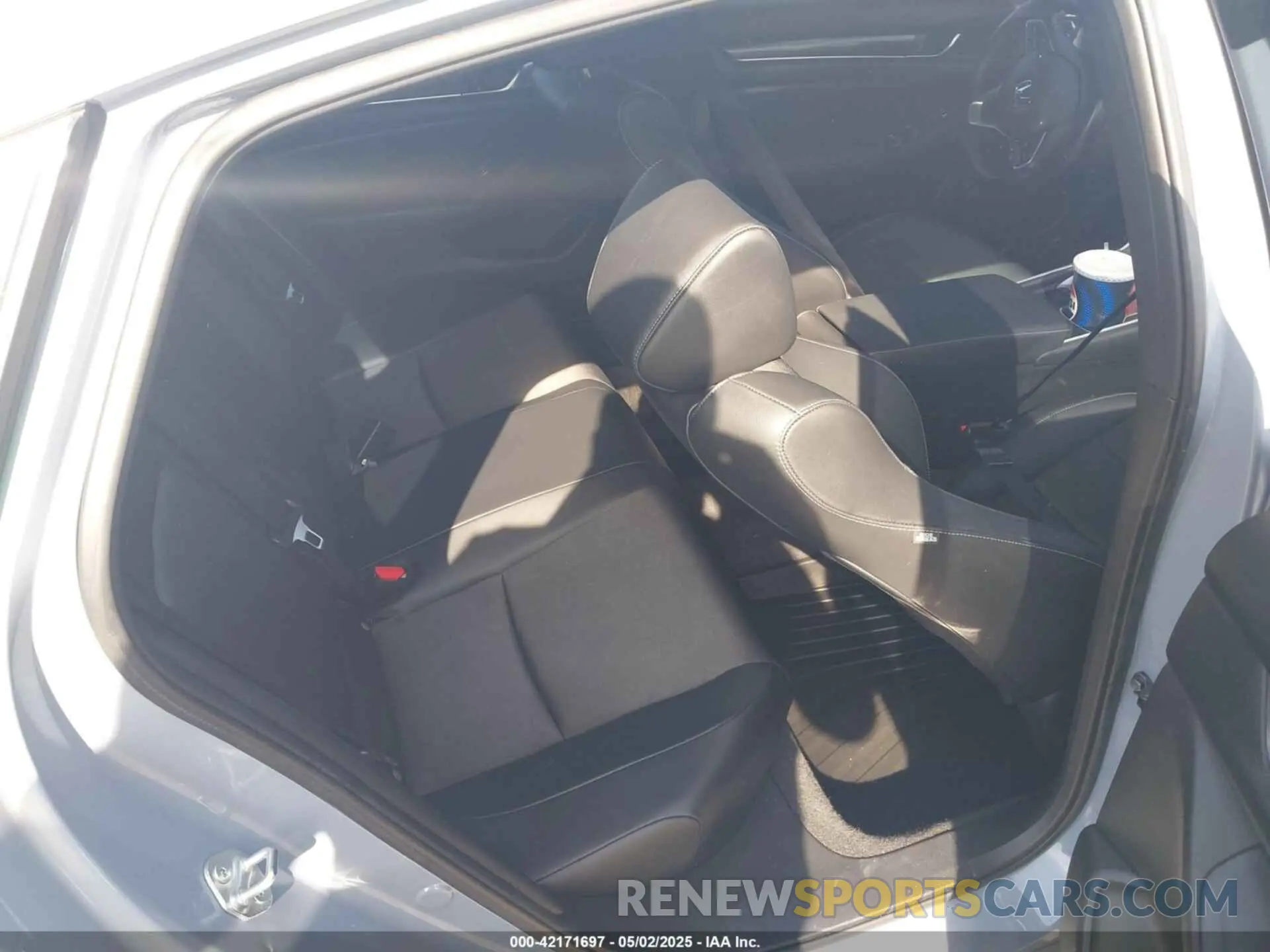 8 Photograph of a damaged car 1HGCV2F38NA011343 HONDA ACCORD 2022