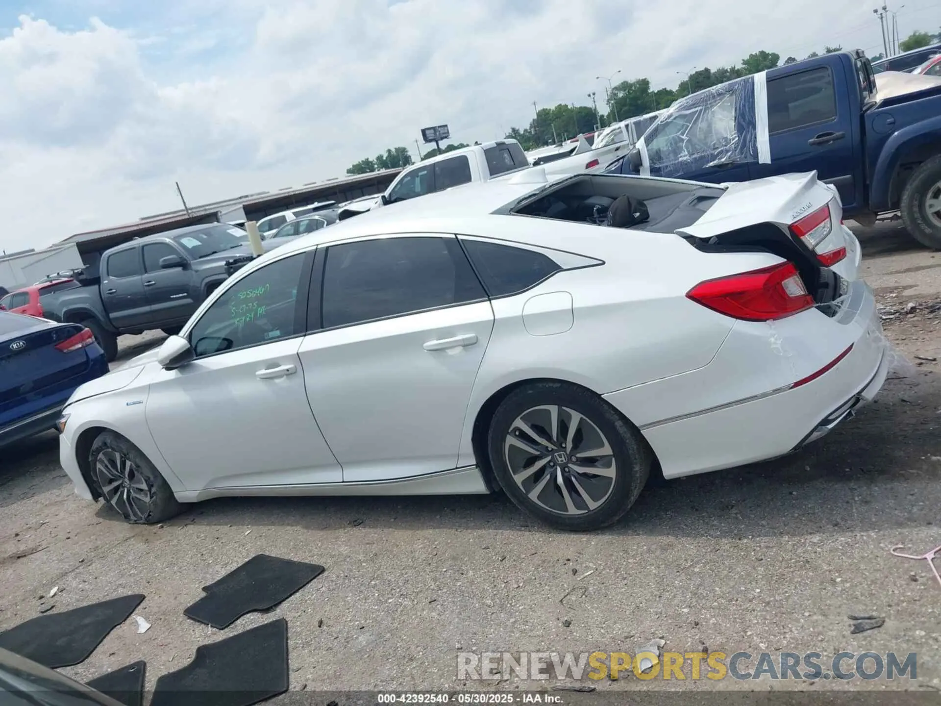 14 Photograph of a damaged car 1HGCV3F52NA028145 HONDA ACCORD 2022