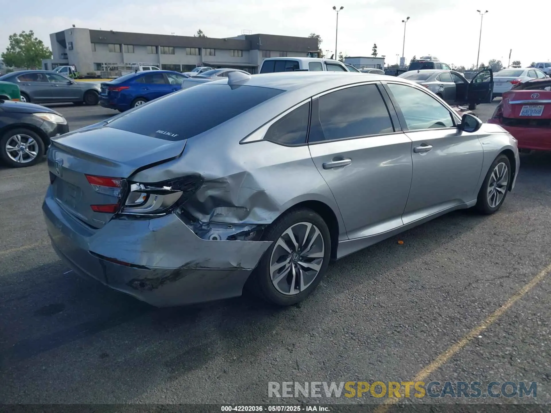 4 Photograph of a damaged car 1HGCV3F1XKA015328 HONDA ACCORD HYBRID 2019