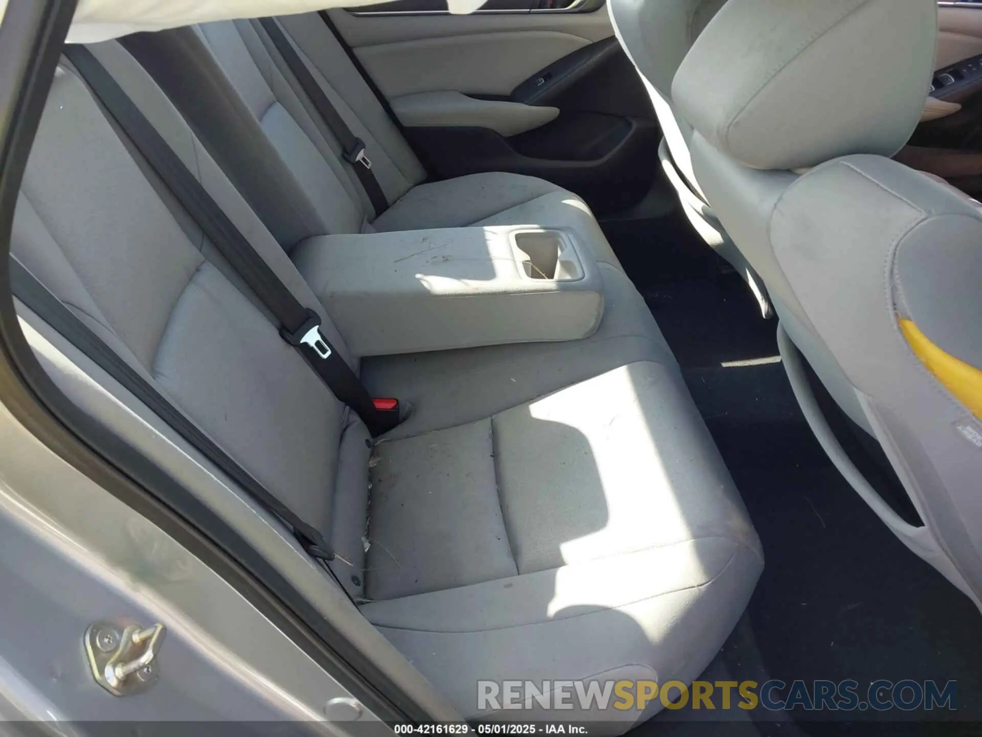 8 Photograph of a damaged car 1HGCV3F48KA008906 HONDA ACCORD HYBRID 2019
