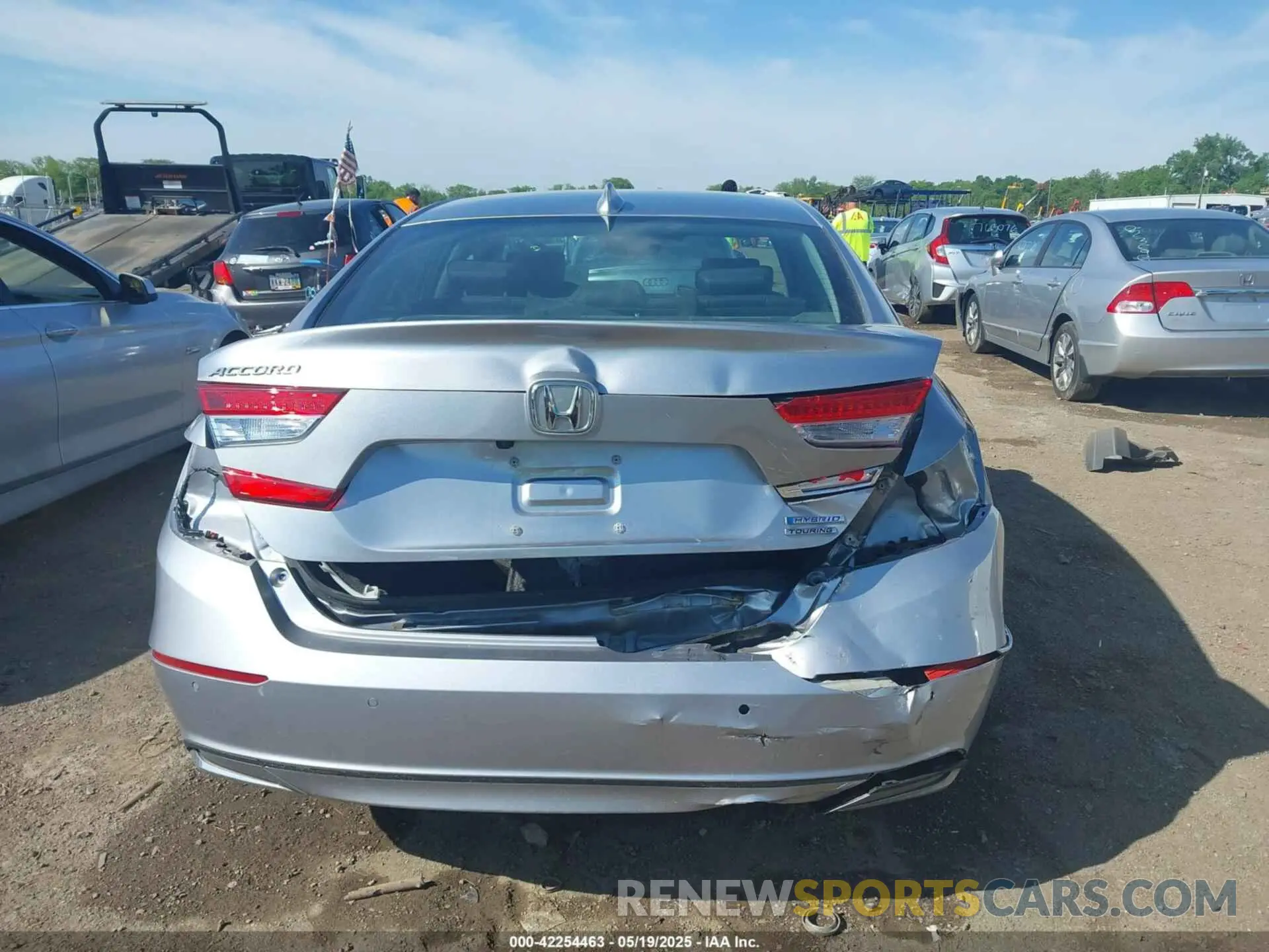 17 Photograph of a damaged car 1HGCV3F91KA021167 HONDA ACCORD HYBRID 2019