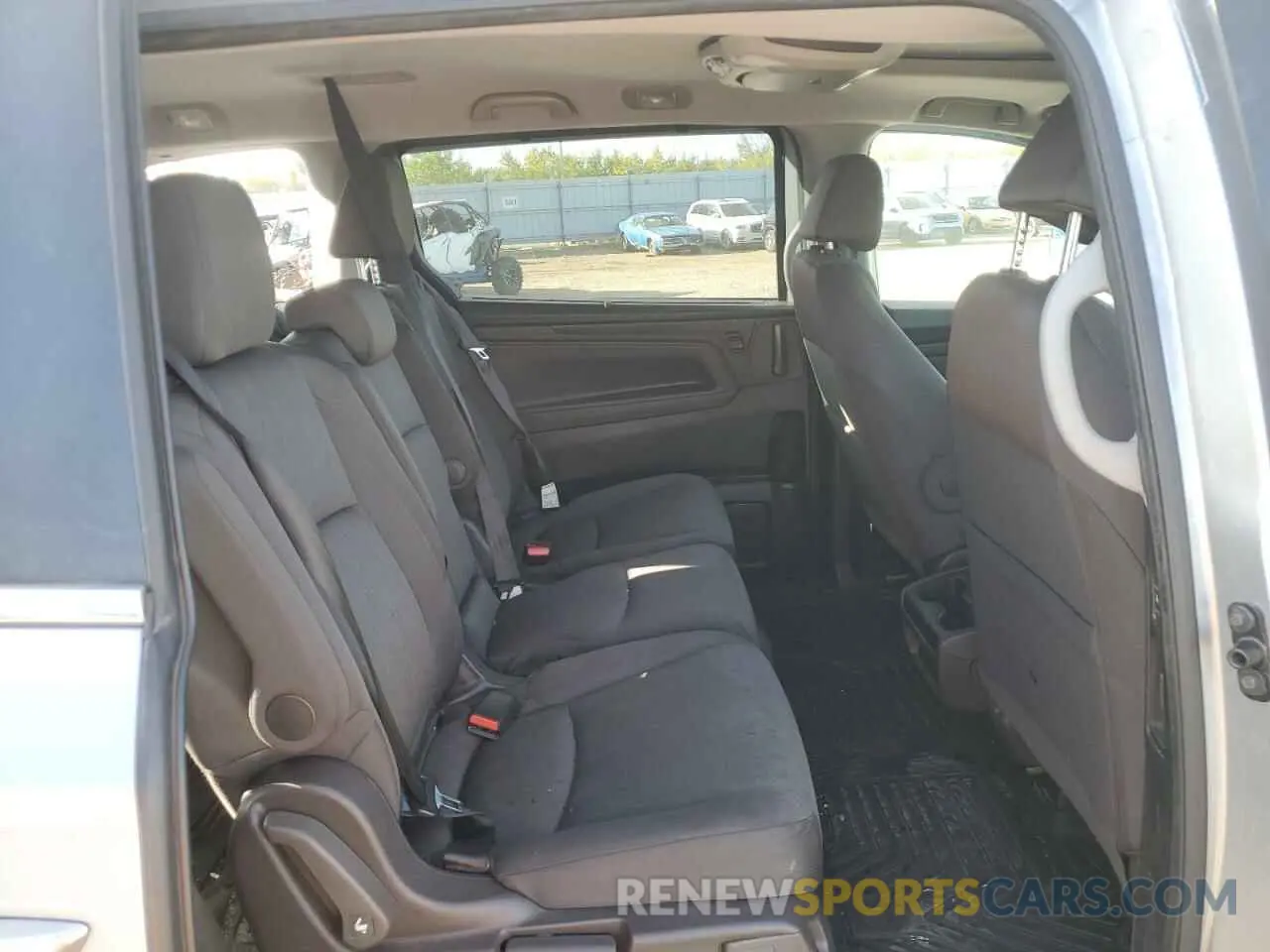 11 Photograph of a damaged car 5FNRL6H49KB501188 HONDA All Models 2019