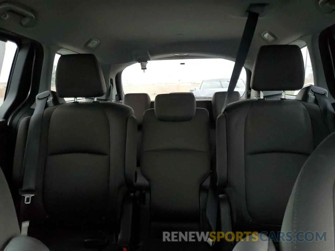 10 Photograph of a damaged car 5FNRL6H51KB018383 HONDA All Models 2019