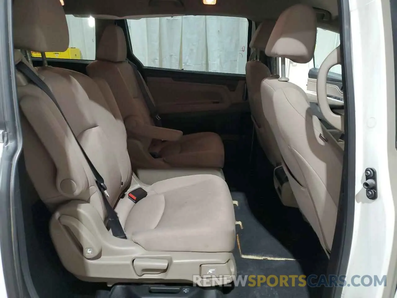 11 Photograph of a damaged car 5FNRL6H53KB010902 HONDA All Models 2019