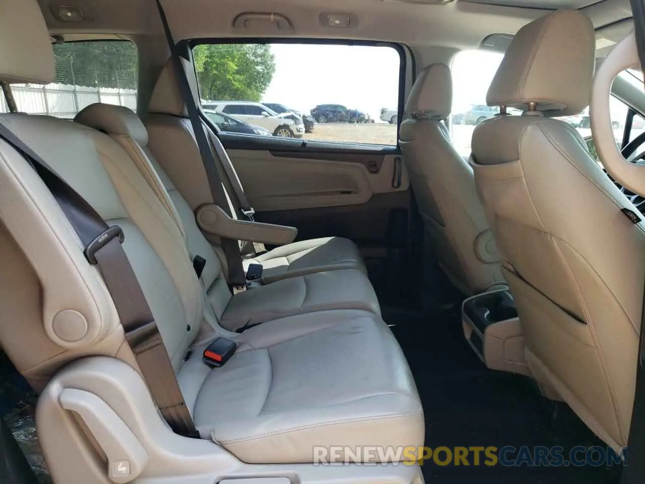 11 Photograph of a damaged car 5FNRL6H70KB005948 HONDA All Models 2019