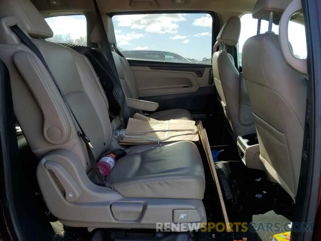 11 Photograph of a damaged car 5FNRL6H70KB072288 HONDA All Models 2019