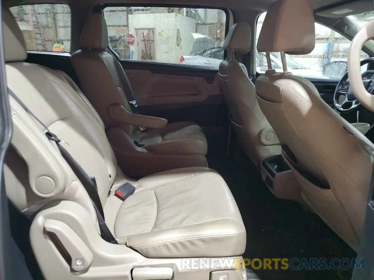11 Photograph of a damaged car 5FNRL6H70KB120310 HONDA All Models 2019