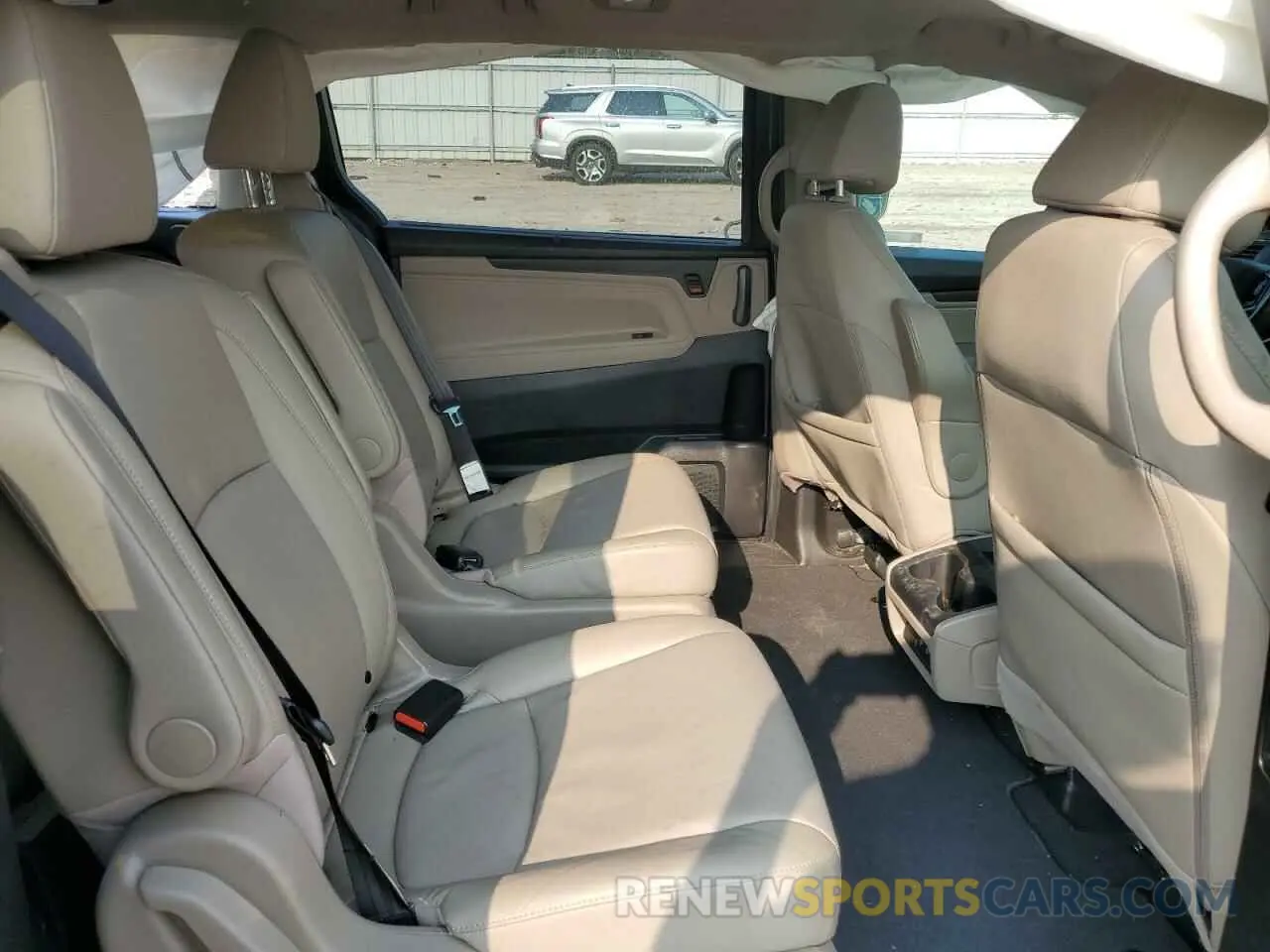 11 Photograph of a damaged car 5FNRL6H71KB032236 HONDA All Models 2019