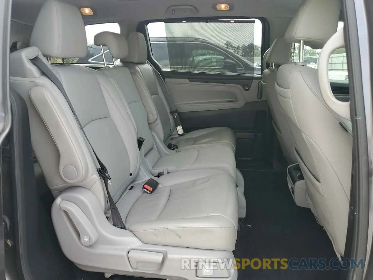 11 Photograph of a damaged car 5FNRL6H72KB012691 HONDA All Models 2019