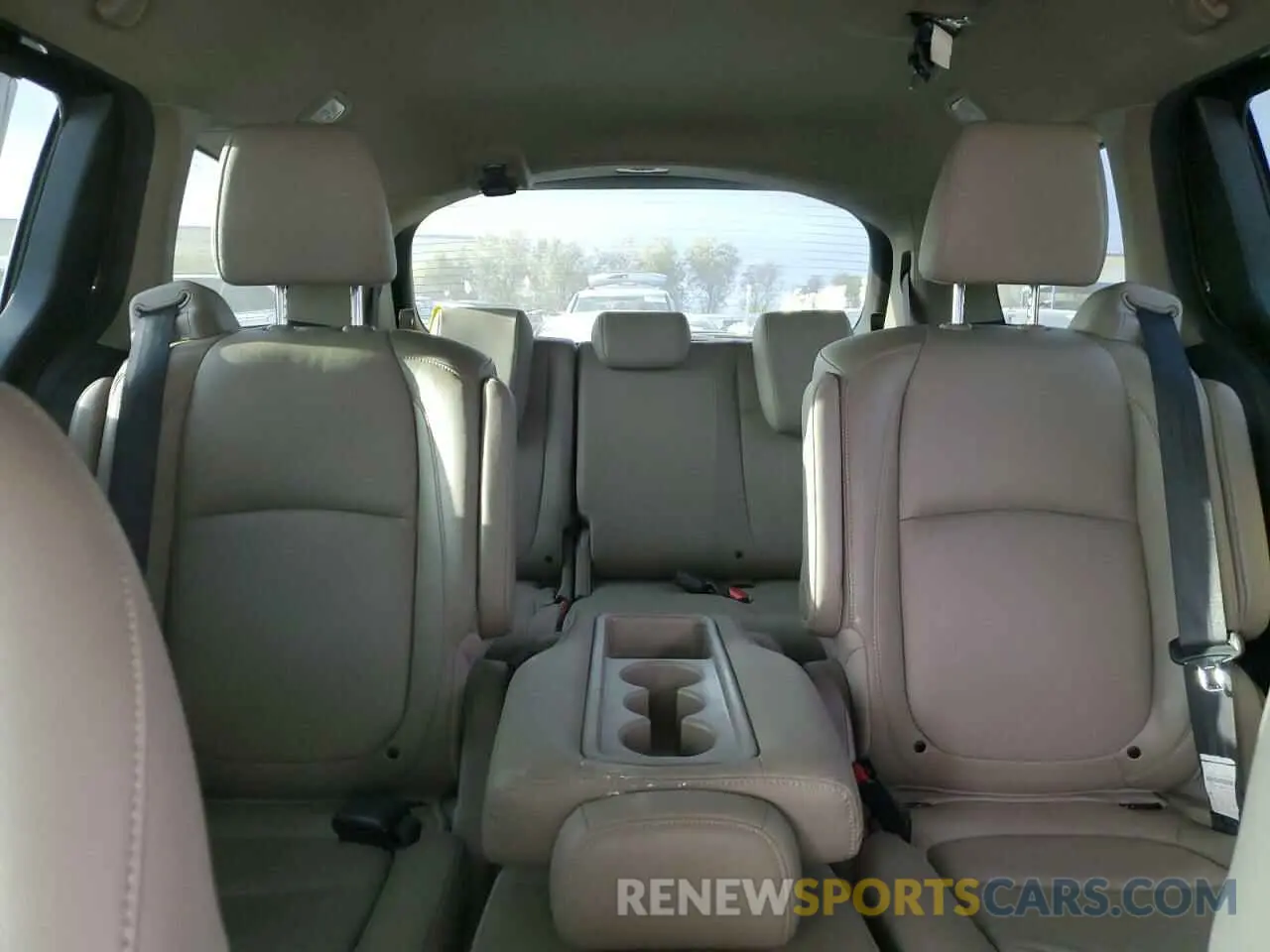 10 Photograph of a damaged car 5FNRL6H72KB040975 HONDA All Models 2019