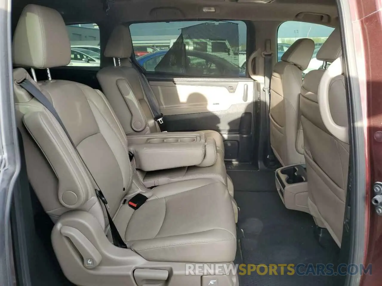 12 Photograph of a damaged car 5FNRL6H72KB040975 HONDA All Models 2019
