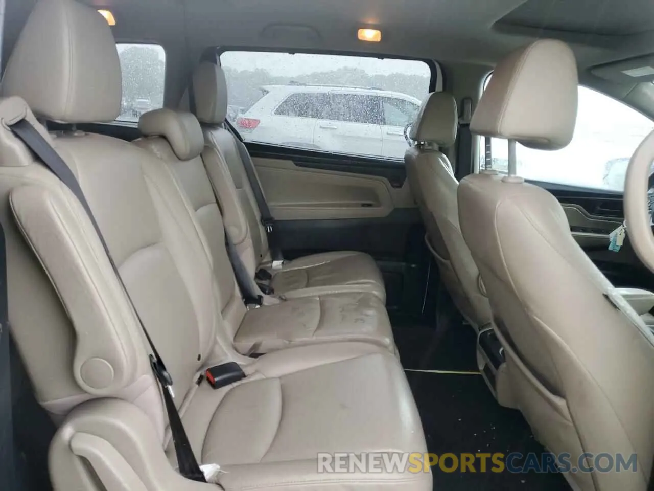 11 Photograph of a damaged car 5FNRL6H76KB081819 HONDA All Models 2019