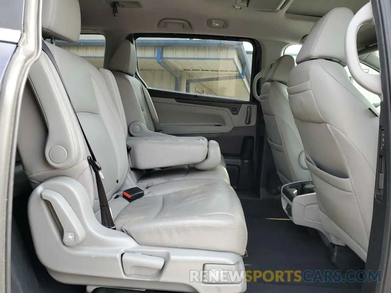 11 Photograph of a damaged car 5FNRL6H78KB122337 HONDA All Models 2019