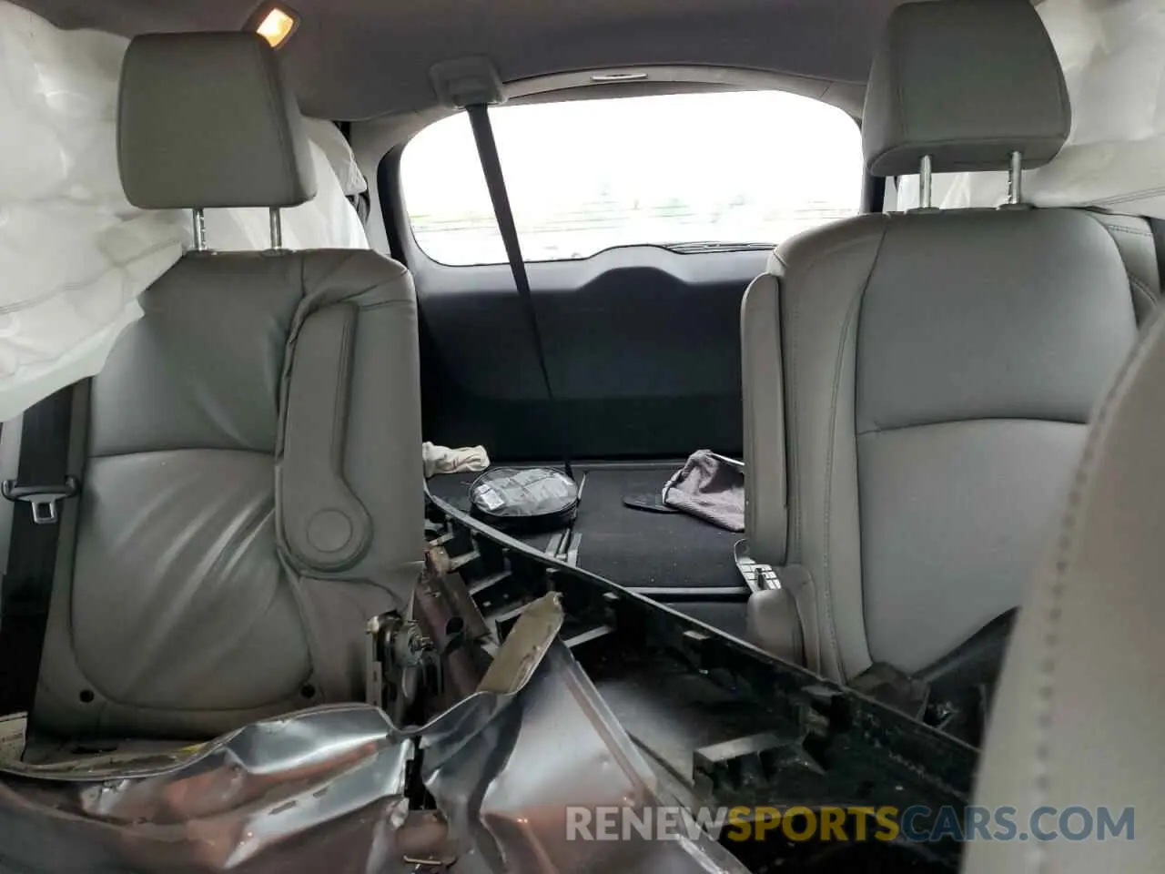 10 Photograph of a damaged car 5FNRL6H7XKB049729 HONDA All Models 2019