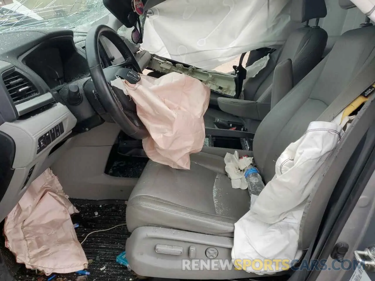 7 Photograph of a damaged car 5FNRL6H7XKB049729 HONDA All Models 2019