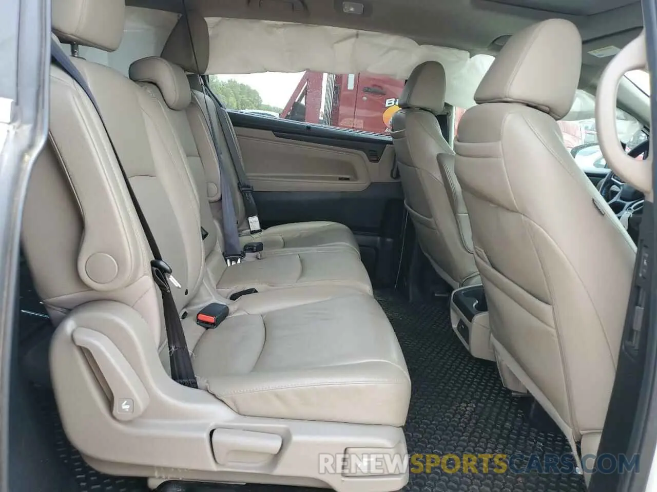 11 Photograph of a damaged car 5FNRL6H7XKB063968 HONDA All Models 2019