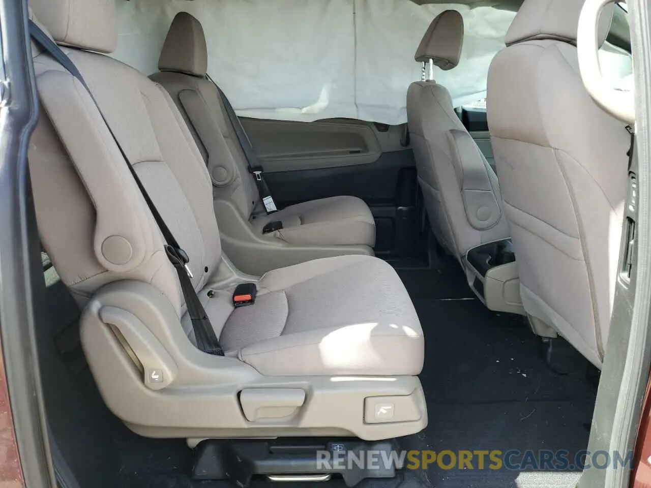 11 Photograph of a damaged car 5FNRL6H54LB048043 HONDA All Models 2020