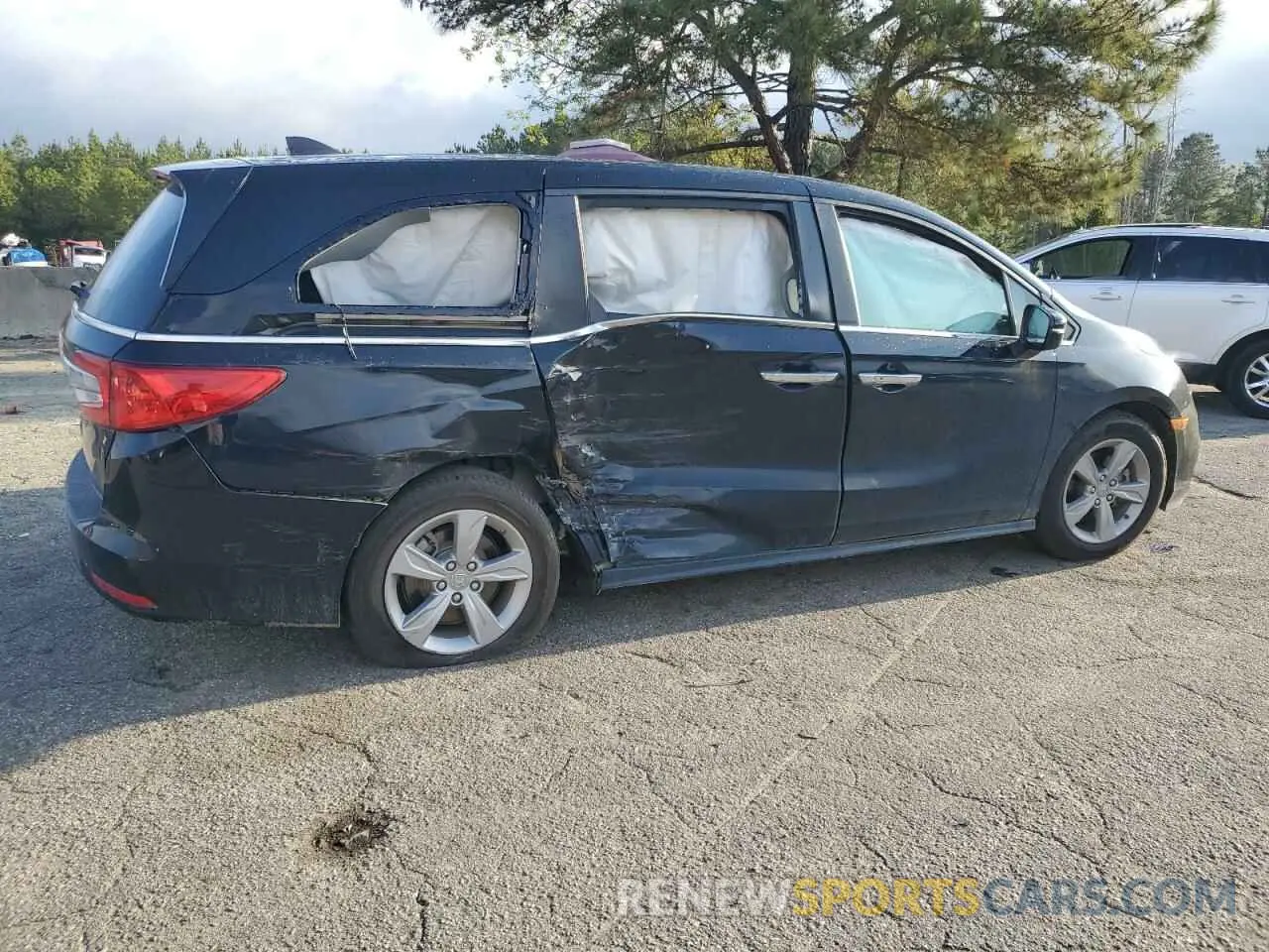 3 Photograph of a damaged car 5FNRL6H78LB050556 HONDA All Models 2020