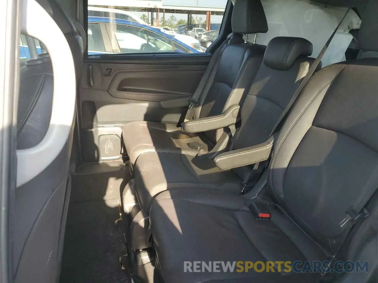 11 Photograph of a damaged car 5FNRL6H7XLB045696 HONDA All Models 2020