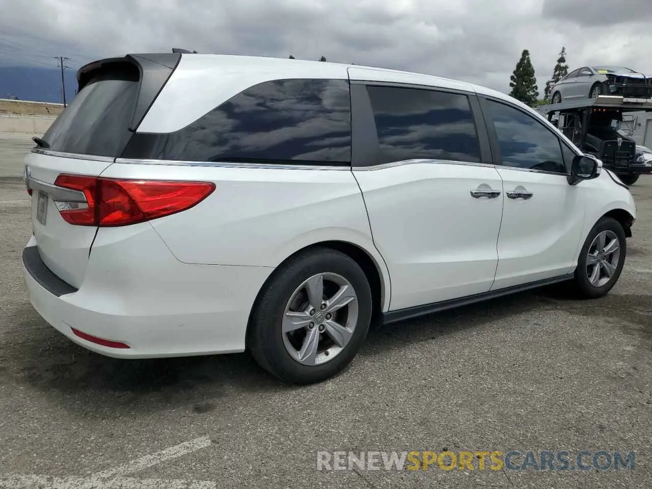 3 Photograph of a damaged car 5FNRL6H7XLB072770 HONDA All Models 2020