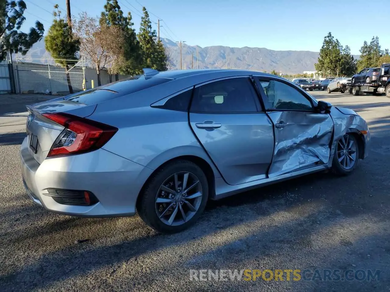 3 Фотография поврежденного автомобиля 19XFC1F30KE207605 HONDA CIVIC 2019