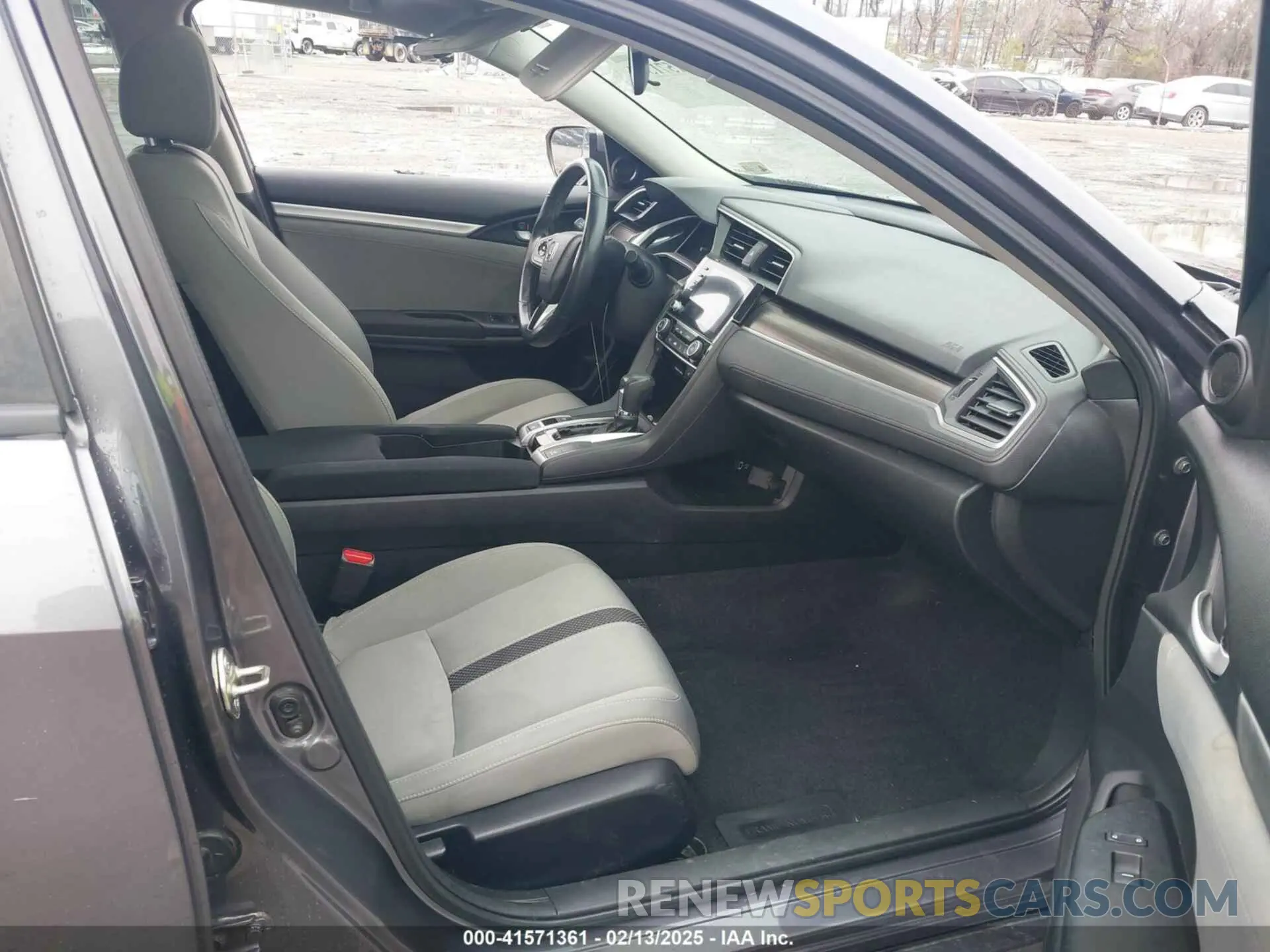 5 Photograph of a damaged car 19XFC1F31KE002777 HONDA CIVIC 2019