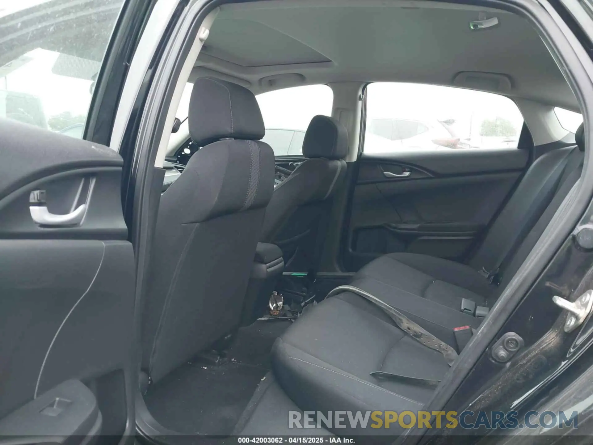 8 Photograph of a damaged car 19XFC1F31KE216118 HONDA CIVIC 2019