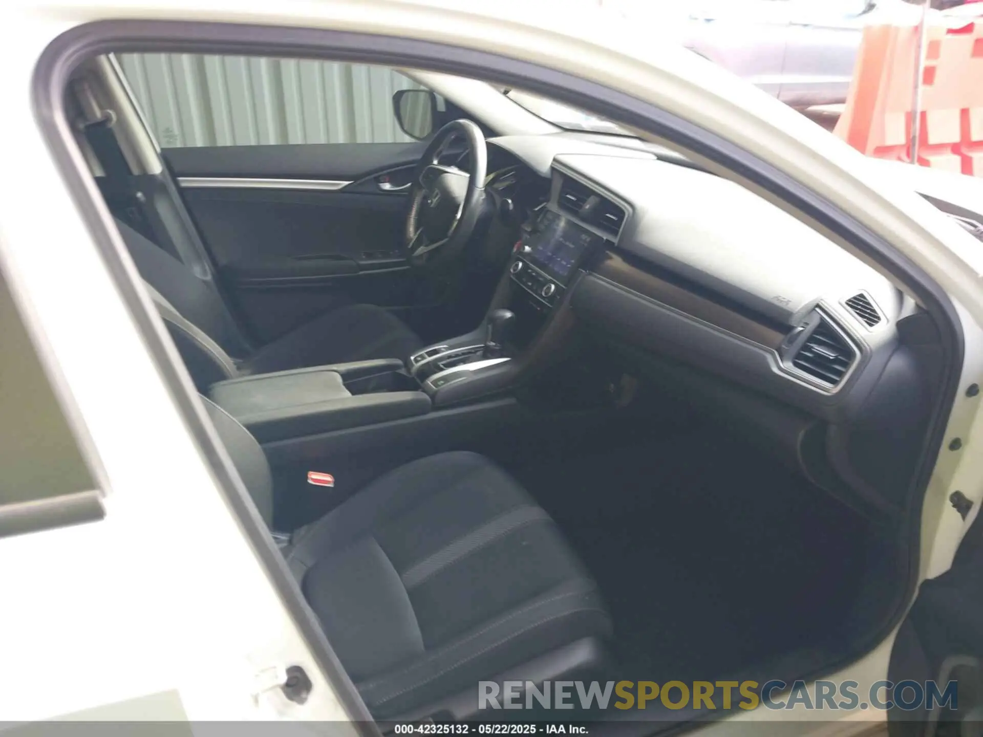5 Photograph of a damaged car 19XFC1F32KE015439 HONDA CIVIC 2019
