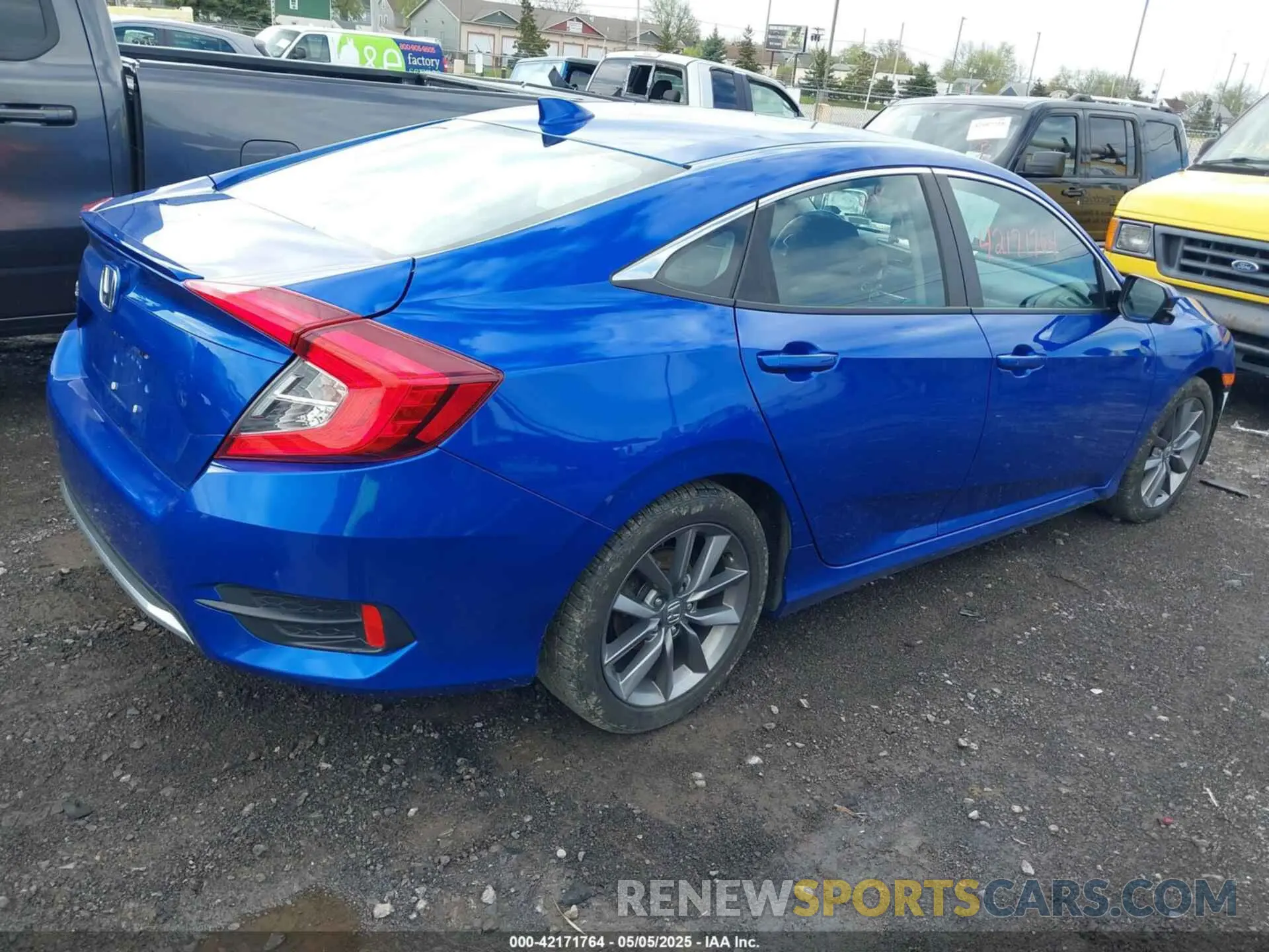 4 Photograph of a damaged car 19XFC1F32KE211316 HONDA CIVIC 2019