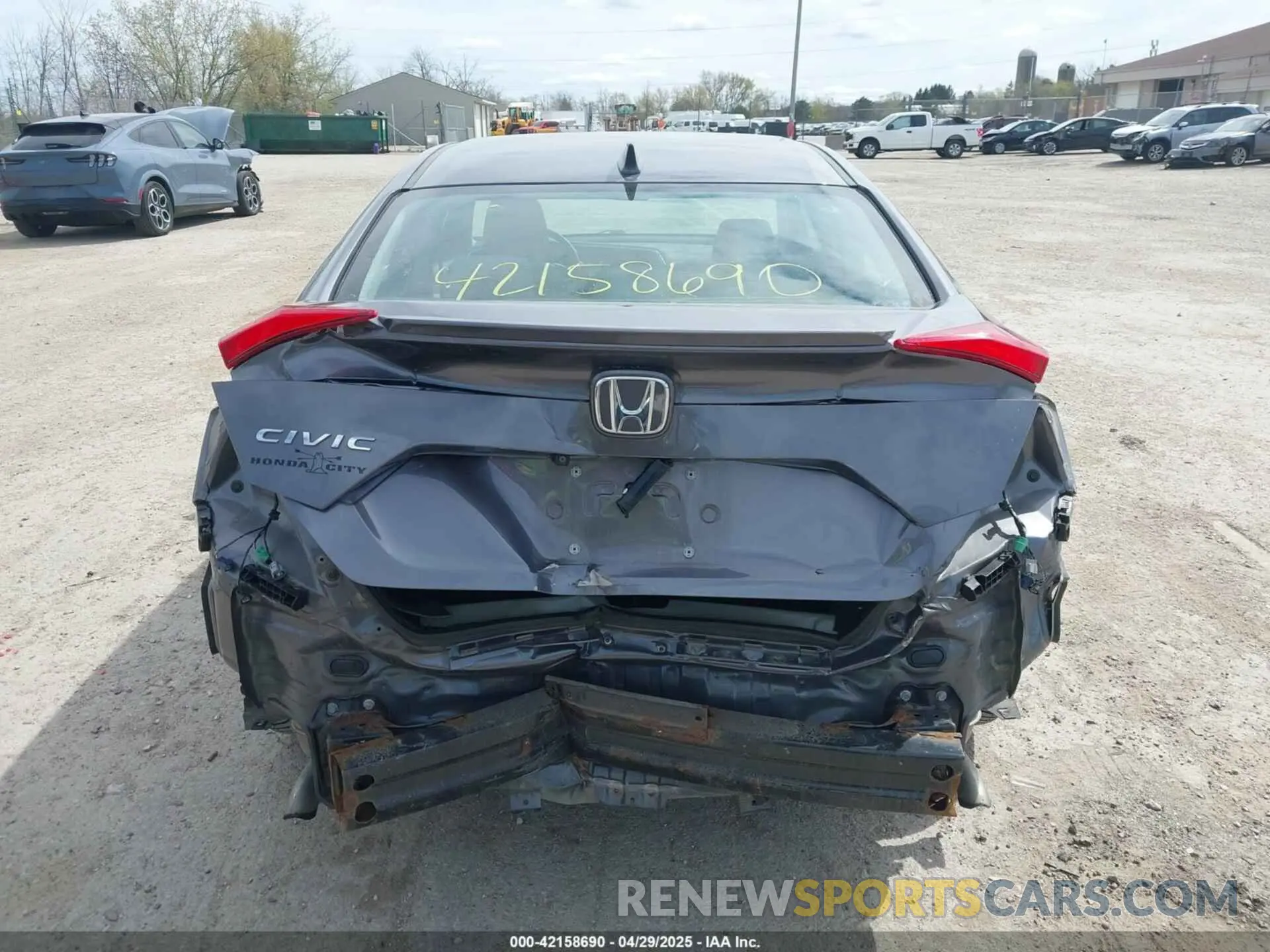 17 Фотография поврежденного автомобиля 19XFC1F33KE018091 HONDA CIVIC 2019