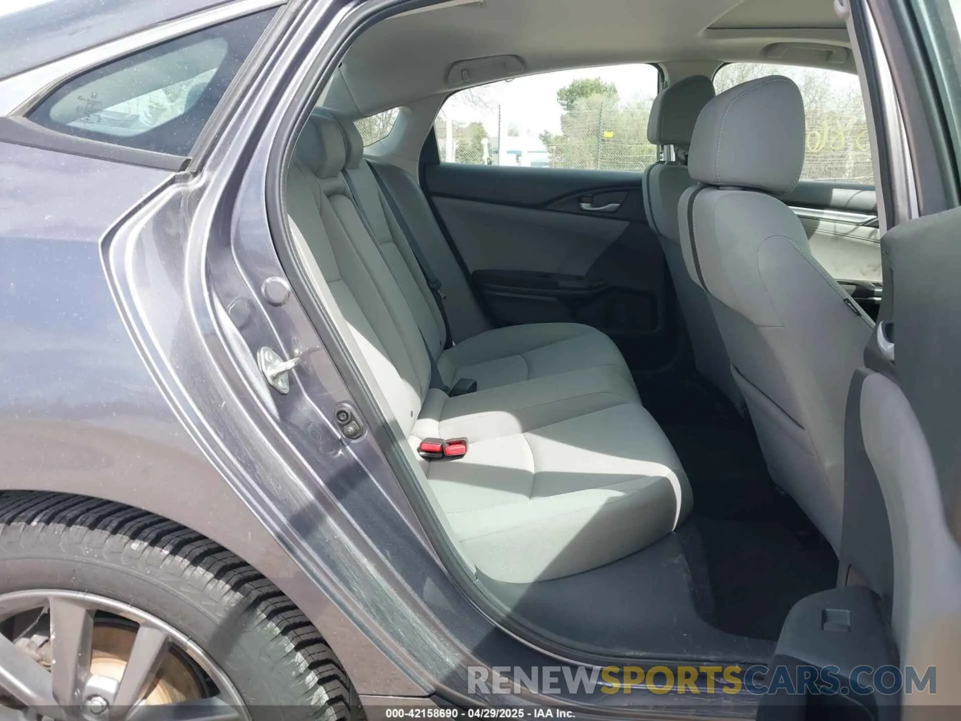 8 Фотография поврежденного автомобиля 19XFC1F33KE018091 HONDA CIVIC 2019