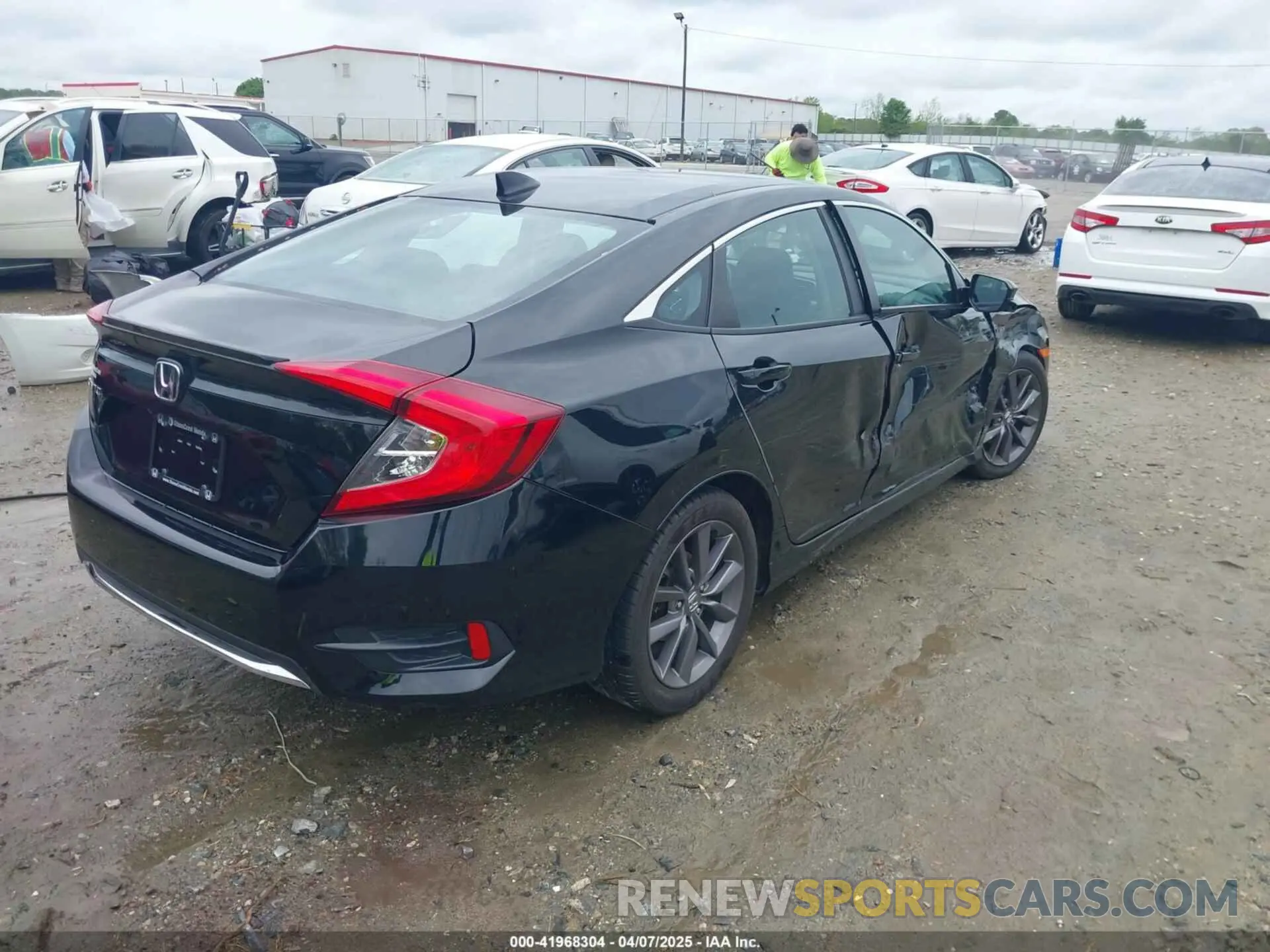 4 Фотография поврежденного автомобиля 19XFC1F33KE019354 HONDA CIVIC 2019