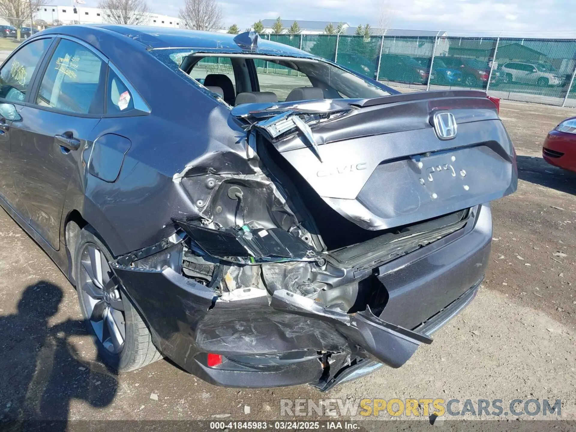 6 Фотография поврежденного автомобиля 19XFC1F33KE202267 HONDA CIVIC 2019