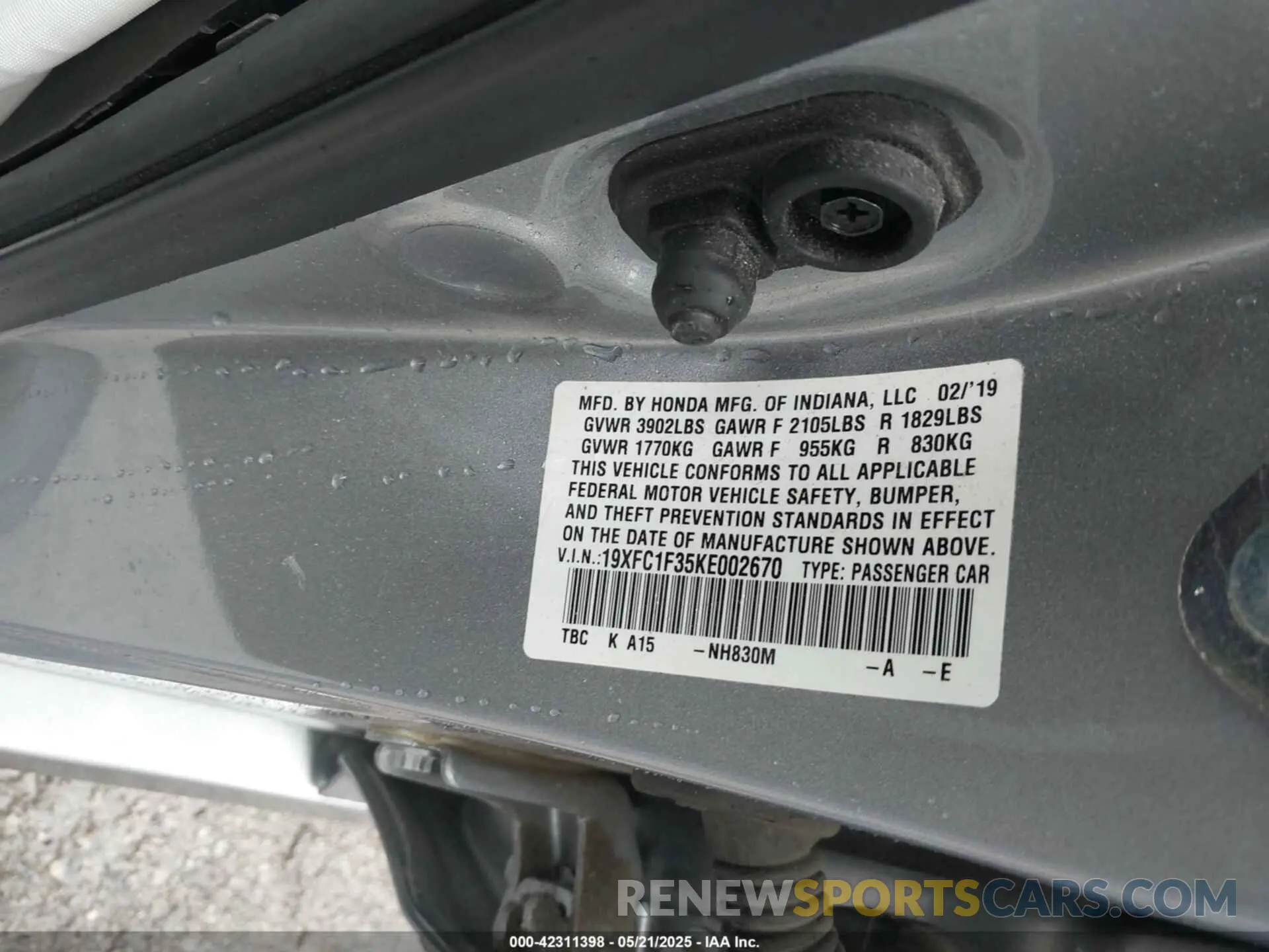 9 Photograph of a damaged car 19XFC1F35KE002670 HONDA CIVIC 2019