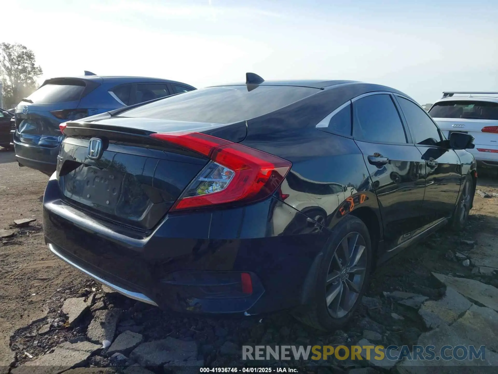 4 Фотография поврежденного автомобиля 19XFC1F35KE203436 HONDA CIVIC 2019